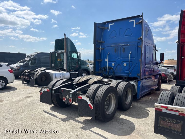 image for item YA2671 2019 Freightliner Cascadia semi truck