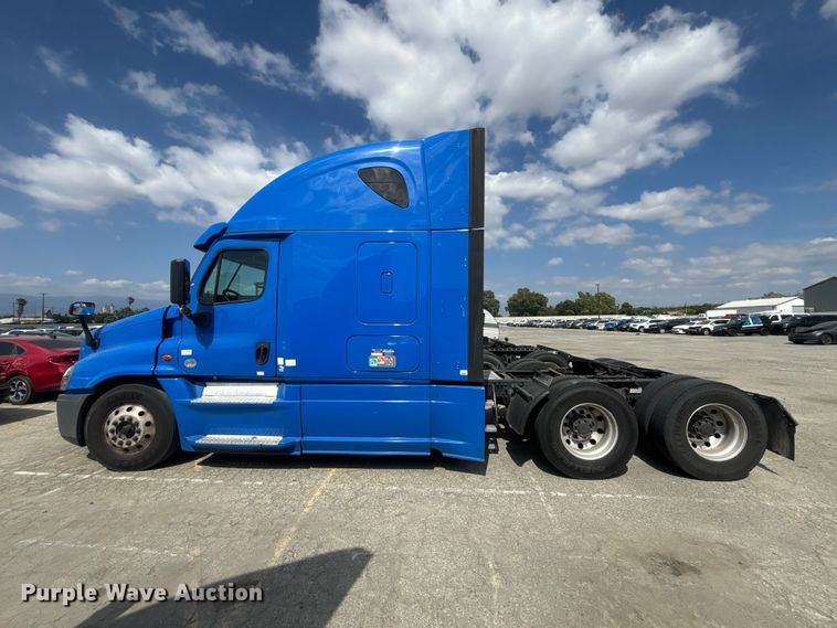 image for item YA2671 2019 Freightliner Cascadia semi truck