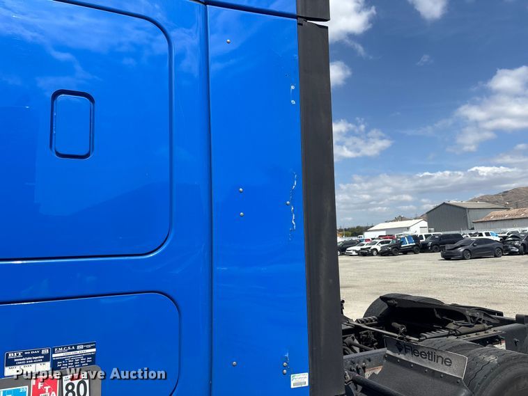 image for item YA2671 2019 Freightliner Cascadia semi truck
