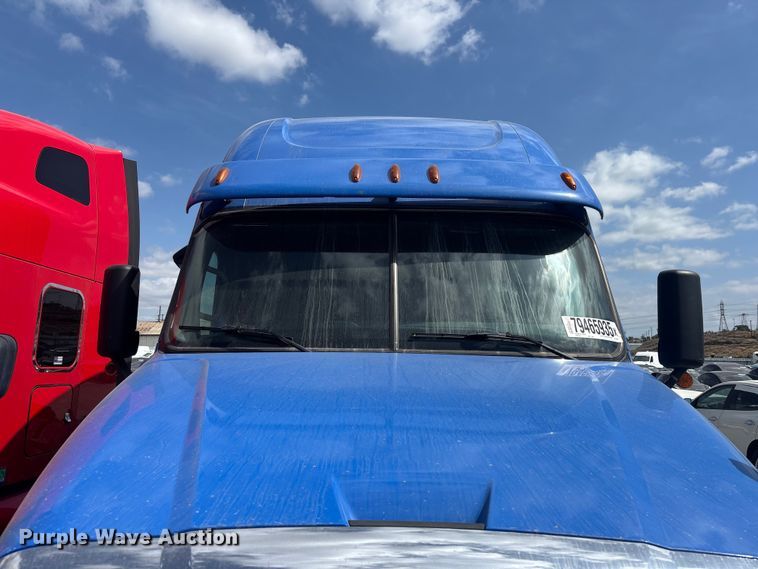image for item YA2671 2019 Freightliner Cascadia semi truck