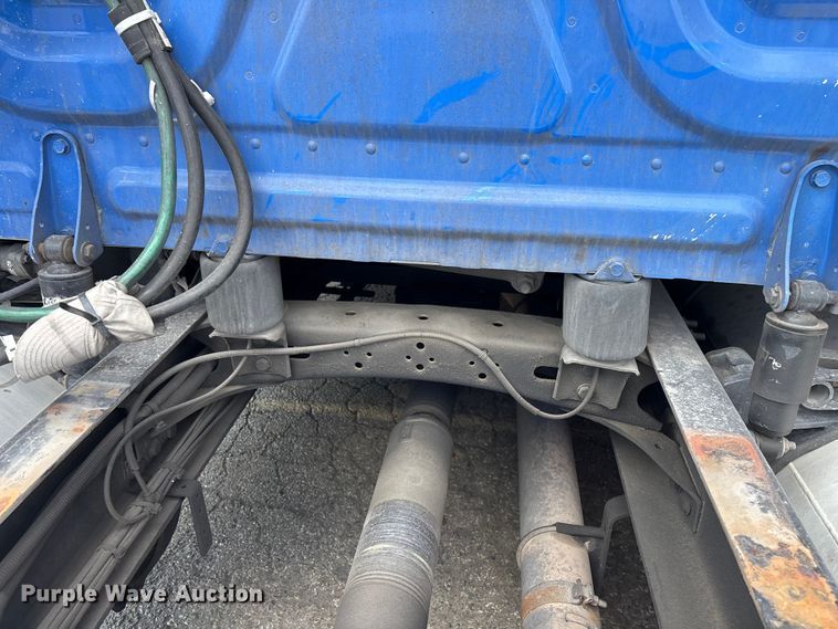 image for item YA2671 2019 Freightliner Cascadia semi truck
