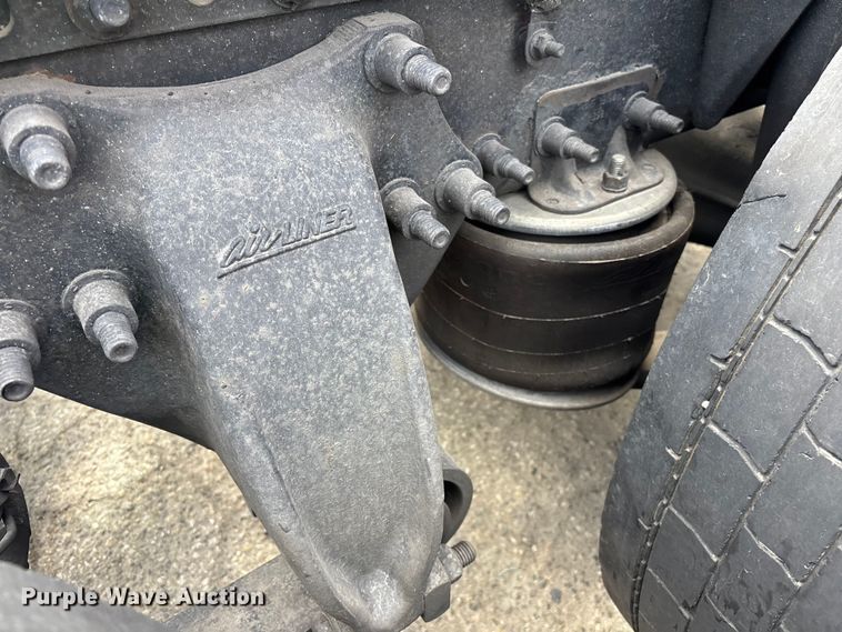 image for item YA2671 2019 Freightliner Cascadia semi truck