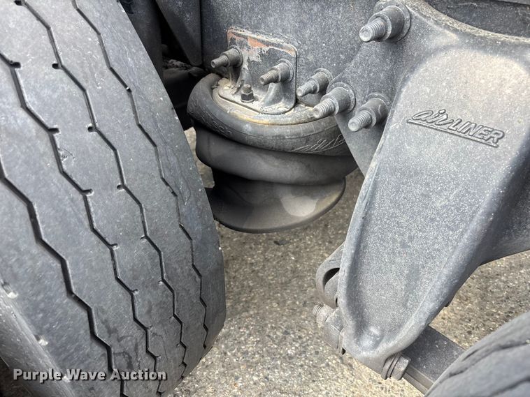 image for item YA2671 2019 Freightliner Cascadia semi truck