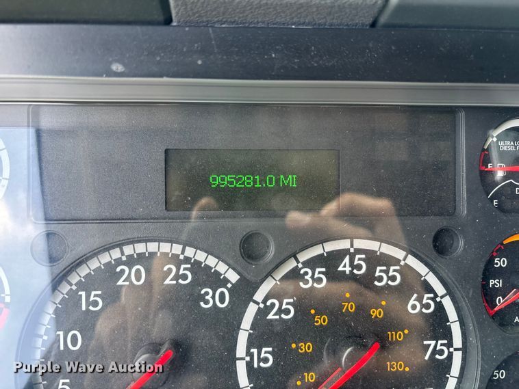 image for item YA2671 2019 Freightliner Cascadia semi truck