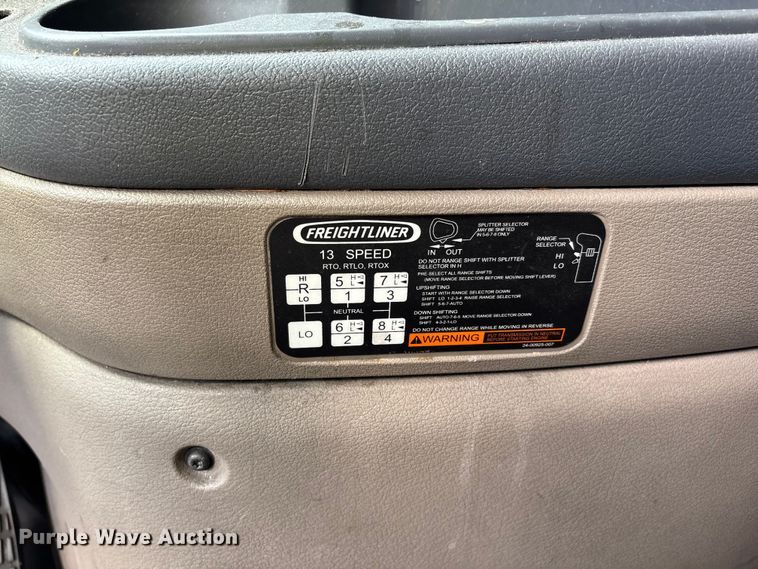 image for item YA2671 2019 Freightliner Cascadia semi truck
