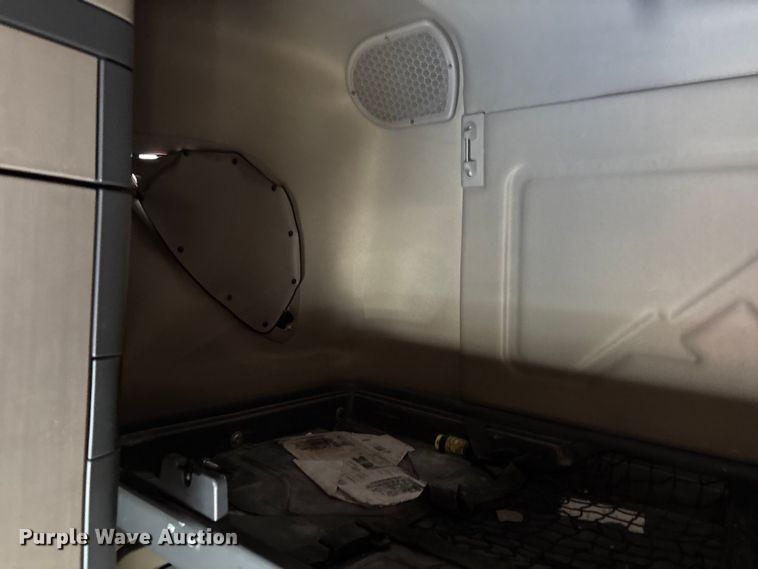 image for item YA2671 2019 Freightliner Cascadia semi truck