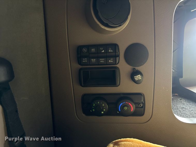 image for item YA2671 2019 Freightliner Cascadia semi truck