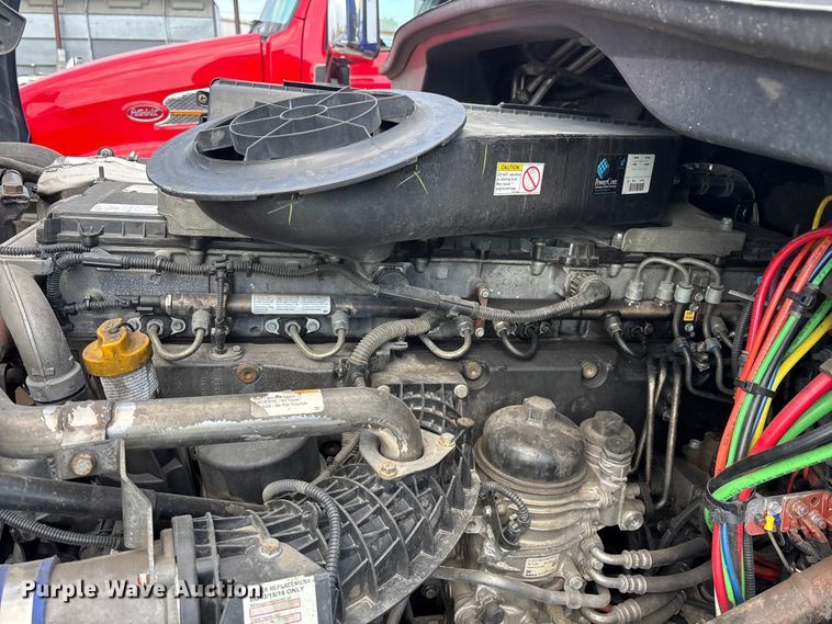 image for item YA2671 2019 Freightliner Cascadia semi truck