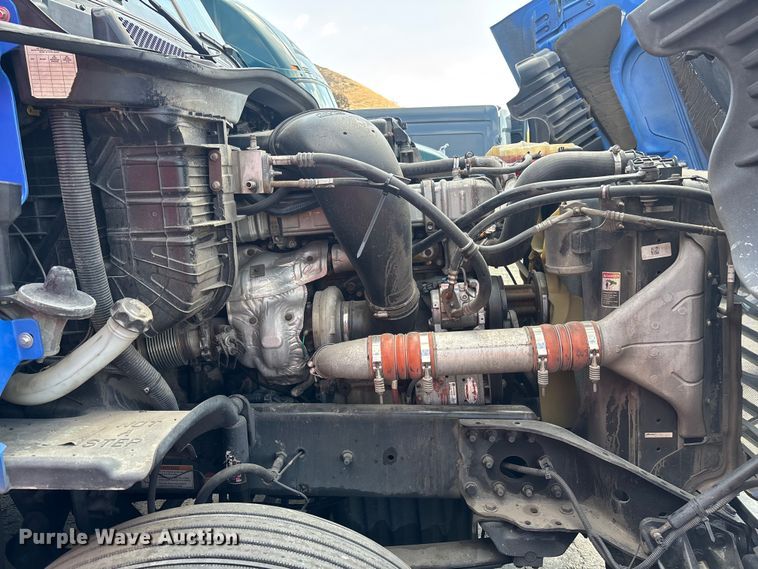 image for item YA2671 2019 Freightliner Cascadia semi truck