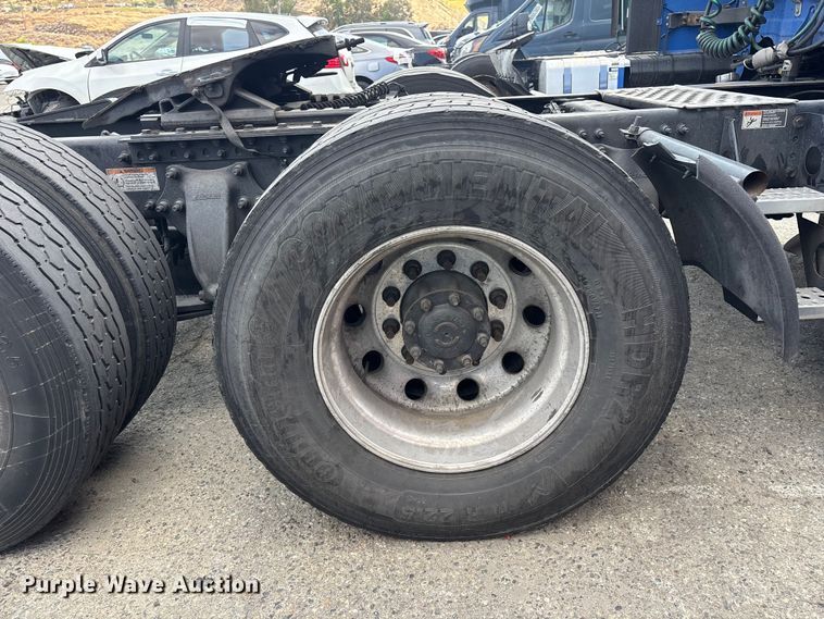 image for item YA2671 2019 Freightliner Cascadia semi truck