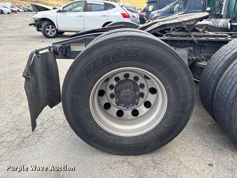 image for item YA2671 2019 Freightliner Cascadia semi truck