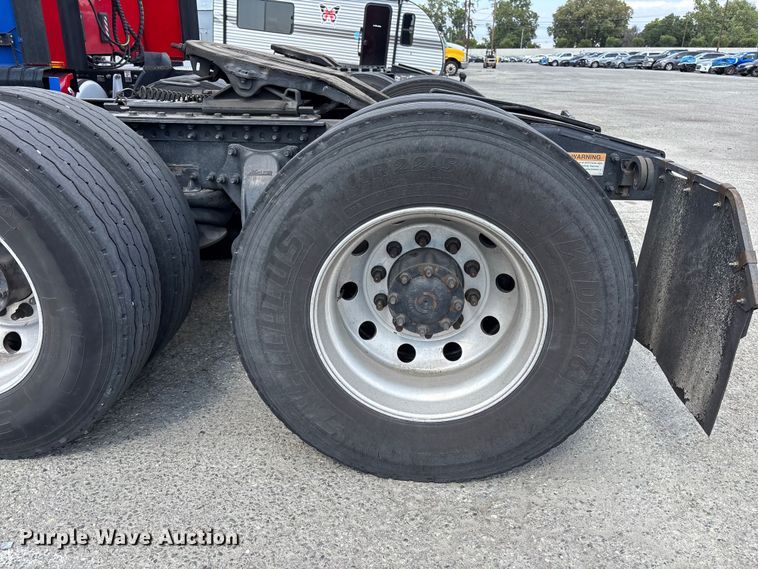 image for item YA2671 2019 Freightliner Cascadia semi truck