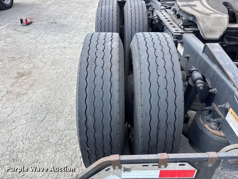 image for item YA2671 2019 Freightliner Cascadia semi truck