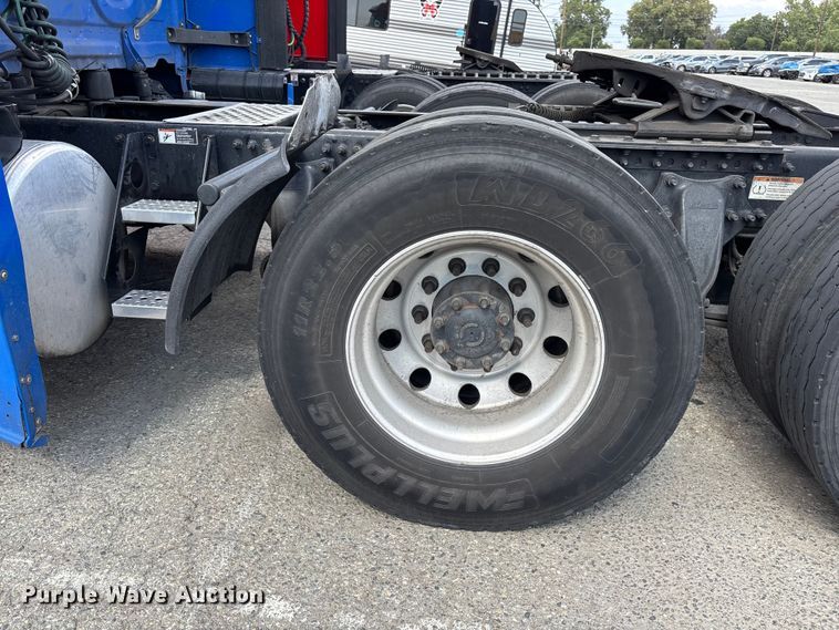 image for item YA2671 2019 Freightliner Cascadia semi truck