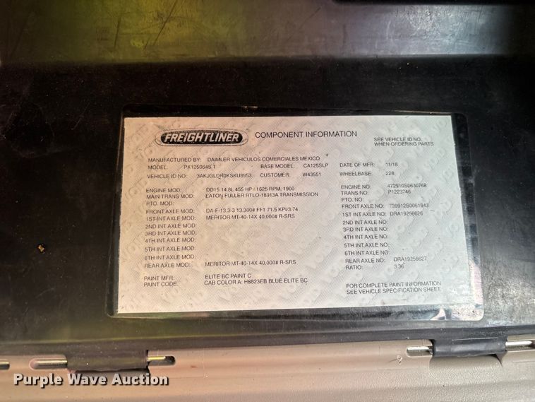 image for item YA2671 2019 Freightliner Cascadia semi truck