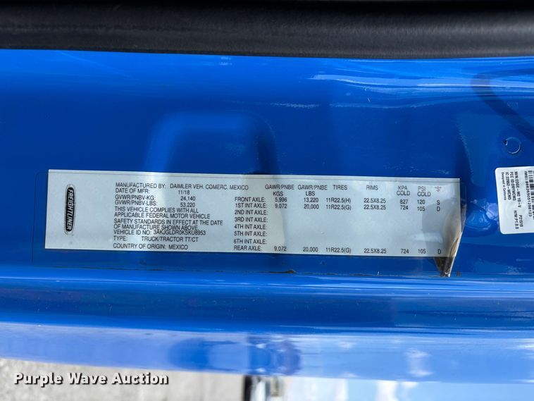 image for item YA2671 2019 Freightliner Cascadia semi truck