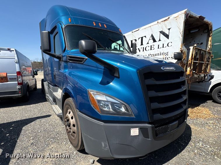 image for item YA2768 2021 Freightliner Cascadia semi truck
