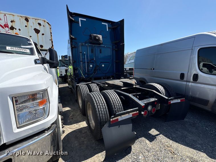 image for item YA2768 2021 Freightliner Cascadia semi truck