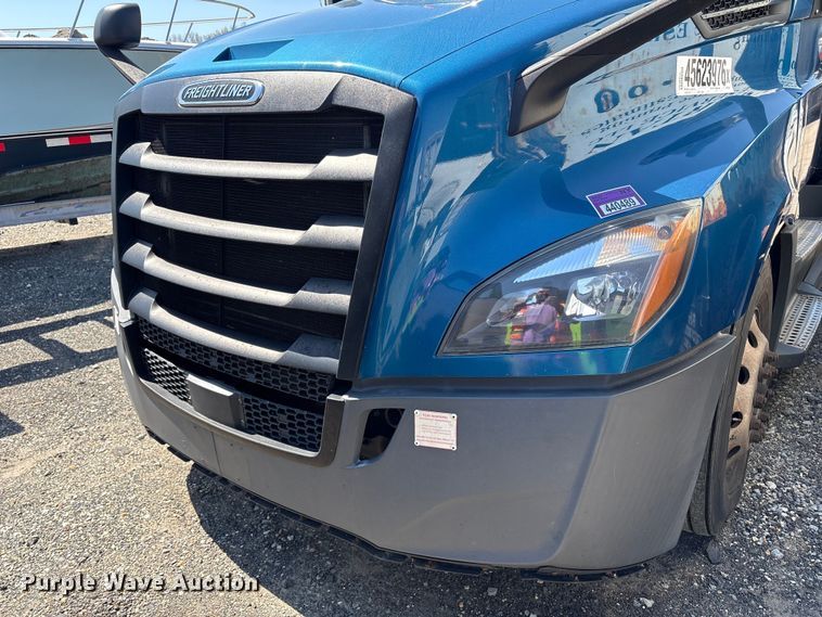 image for item YA2768 2021 Freightliner Cascadia semi truck