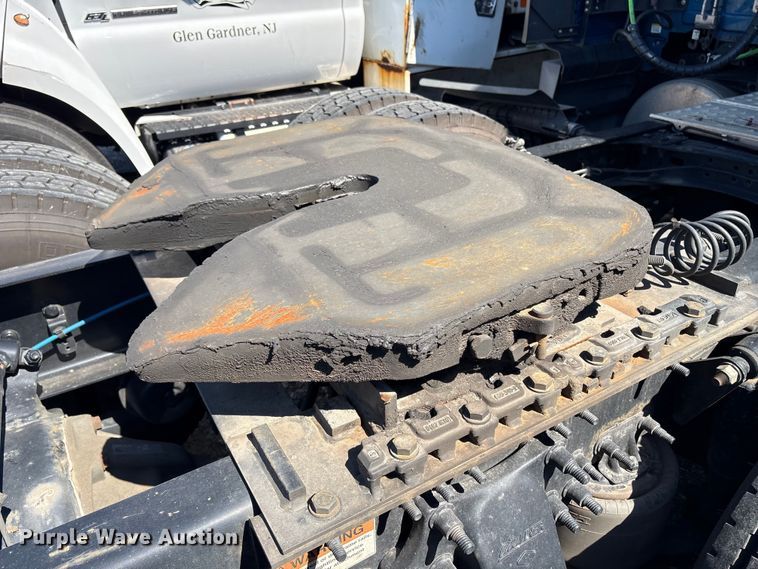 image for item YA2768 2021 Freightliner Cascadia semi truck