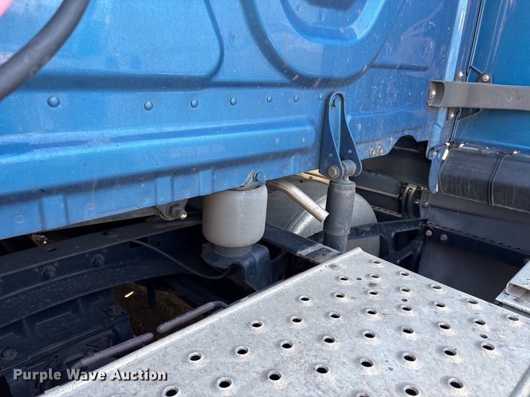 image for item YA2768 2021 Freightliner Cascadia semi truck