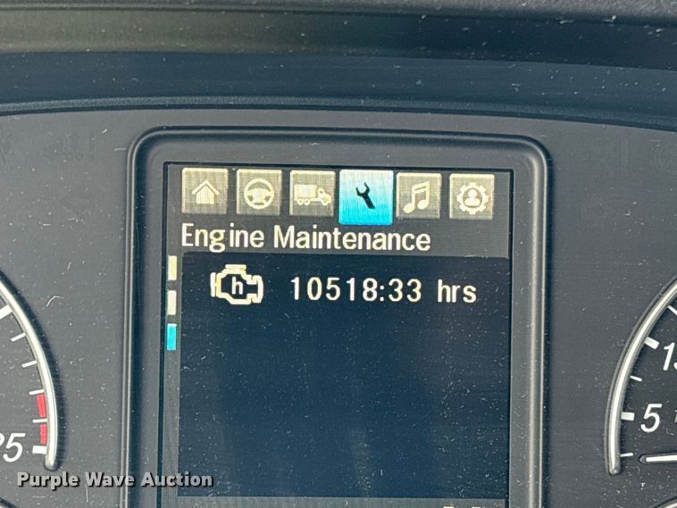 image for item YA2768 2021 Freightliner Cascadia semi truck