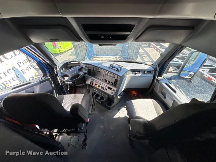 image for item YA2768 2021 Freightliner Cascadia semi truck