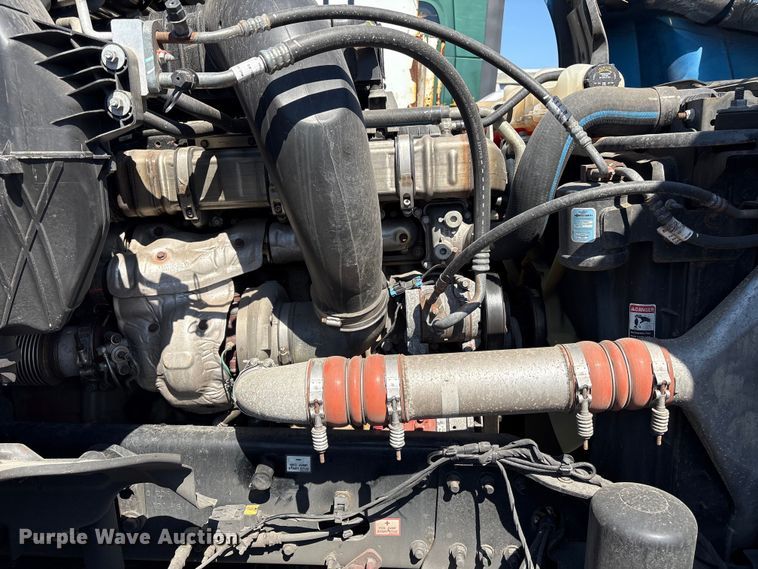image for item YA2768 2021 Freightliner Cascadia semi truck