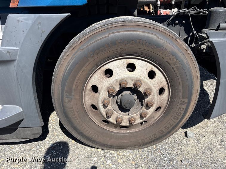 image for item YA2768 2021 Freightliner Cascadia semi truck