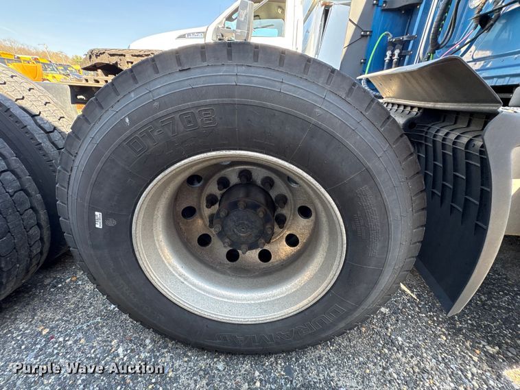 image for item YA2768 2021 Freightliner Cascadia semi truck