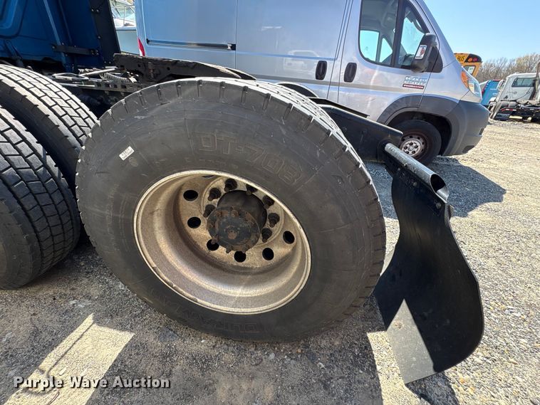 image for item YA2768 2021 Freightliner Cascadia semi truck