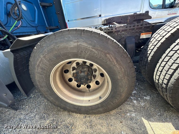 image for item YA2768 2021 Freightliner Cascadia semi truck