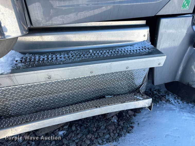image for item YA2803 2026 Peterbilt 567 truck cab and chassis