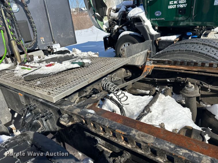 image for item YA2803 2026 Peterbilt 567 truck cab and chassis