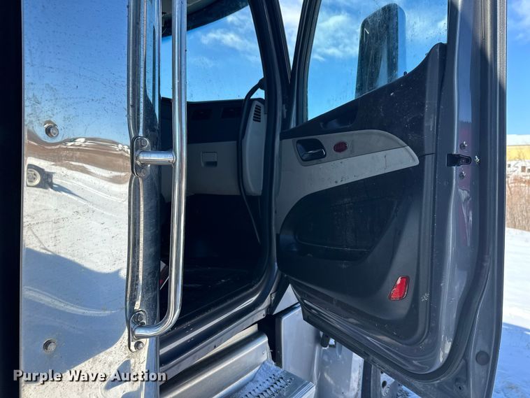 image for item YA2803 2026 Peterbilt 567 truck cab and chassis