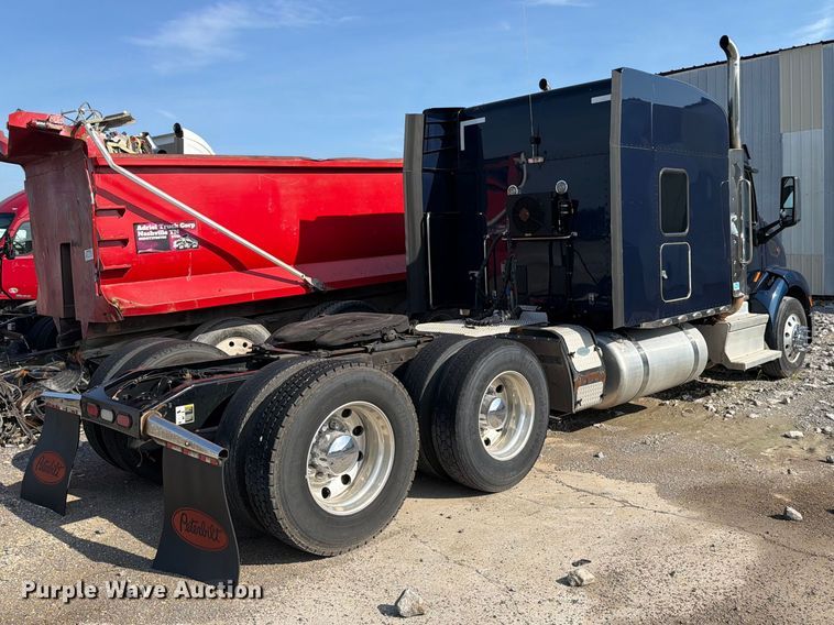 image for item YA2856 2019 Peterbilt 579 semi truck