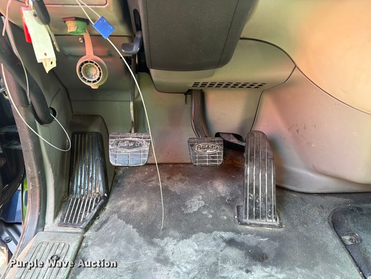 image for item YA2856 2019 Peterbilt 579 semi truck