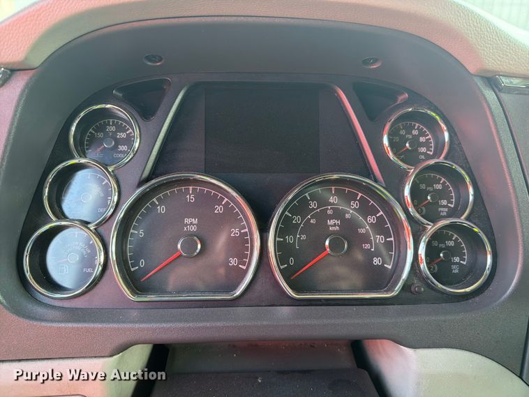 image for item YA2856 2019 Peterbilt 579 semi truck