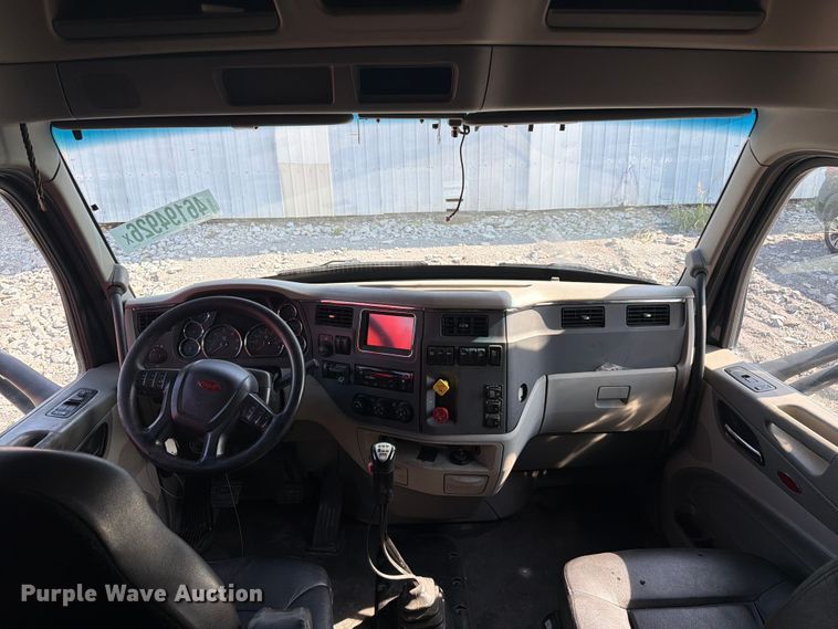 image for item YA2856 2019 Peterbilt 579 semi truck