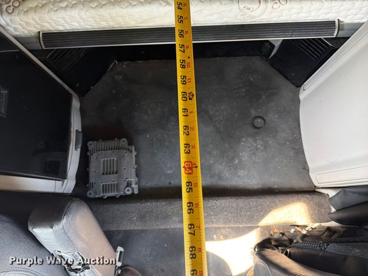 image for item YA2856 2019 Peterbilt 579 semi truck