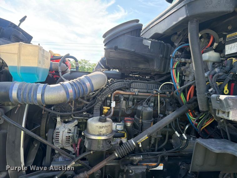 image for item YA2856 2019 Peterbilt 579 semi truck