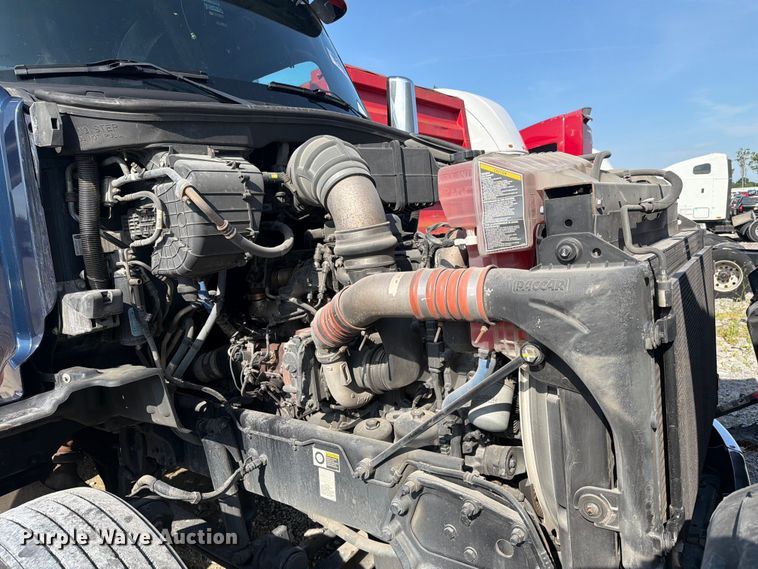 image for item YA2856 2019 Peterbilt 579 semi truck