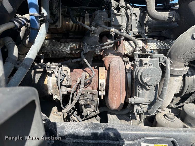 image for item YA2856 2019 Peterbilt 579 semi truck