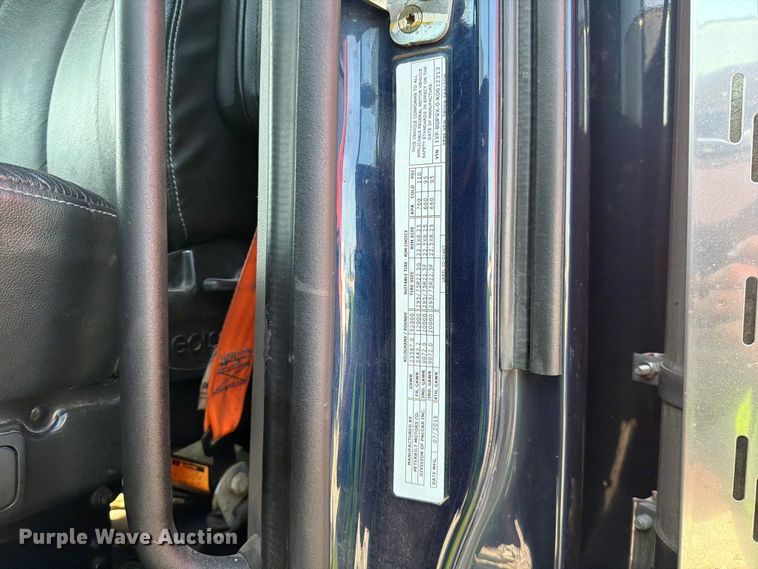 image for item YA2856 2019 Peterbilt 579 semi truck