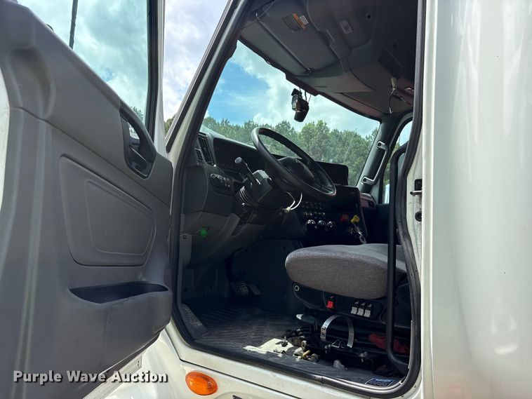image for item YA2936 2020 International LT625 semi truck
