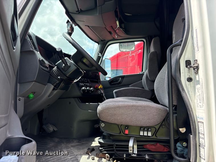 image for item YA2936 2020 International LT625 semi truck