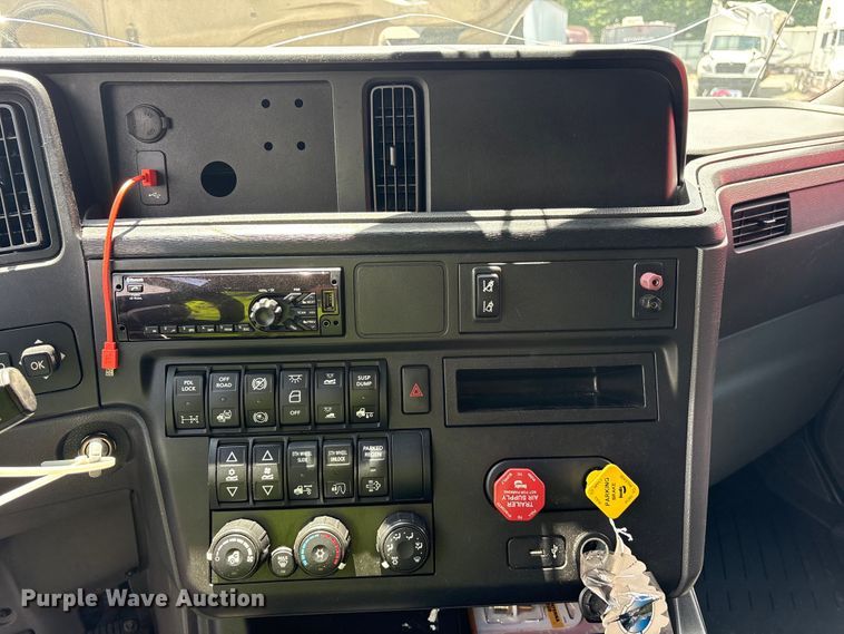 image for item YA2936 2020 International LT625 semi truck