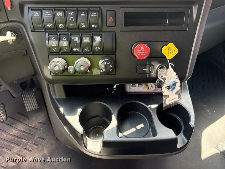 image for item YA2936 2020 International LT625 semi truck