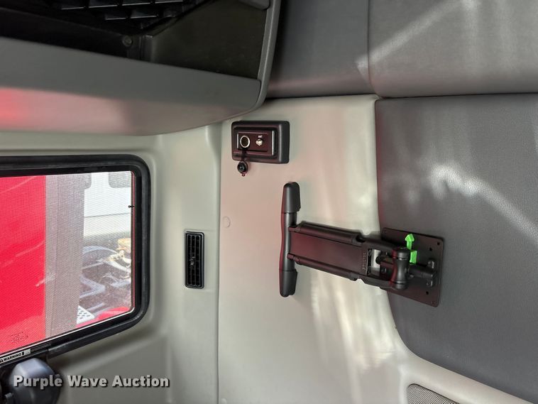 image for item YA2936 2020 International LT625 semi truck