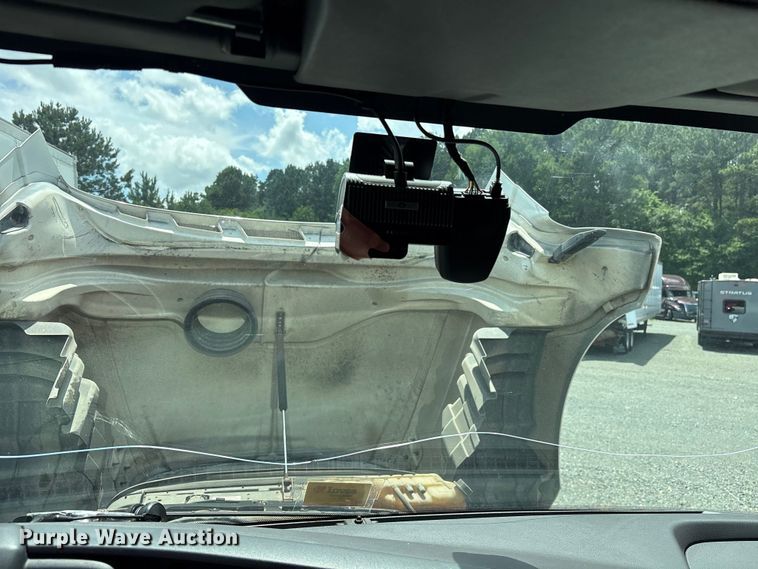 image for item YA2936 2020 International LT625 semi truck
